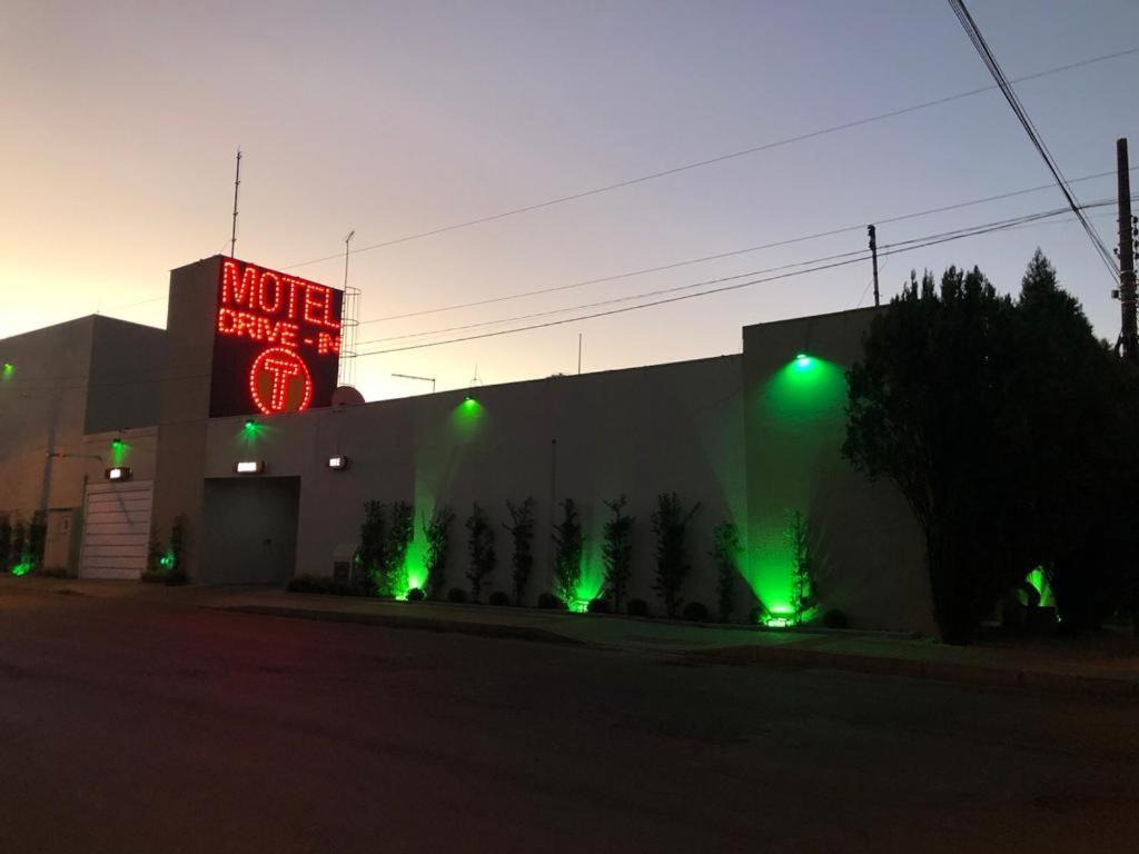 Motel Drive In T - Prolongamento Da Avenida Getulio Vargas Facil Acesso Ao Shopping Patio Chapecó Екстериор снимка